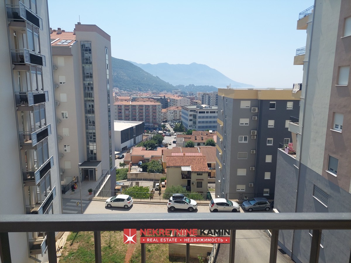 budva dubovıca da iyi bir konumda satılık 1+1 daire